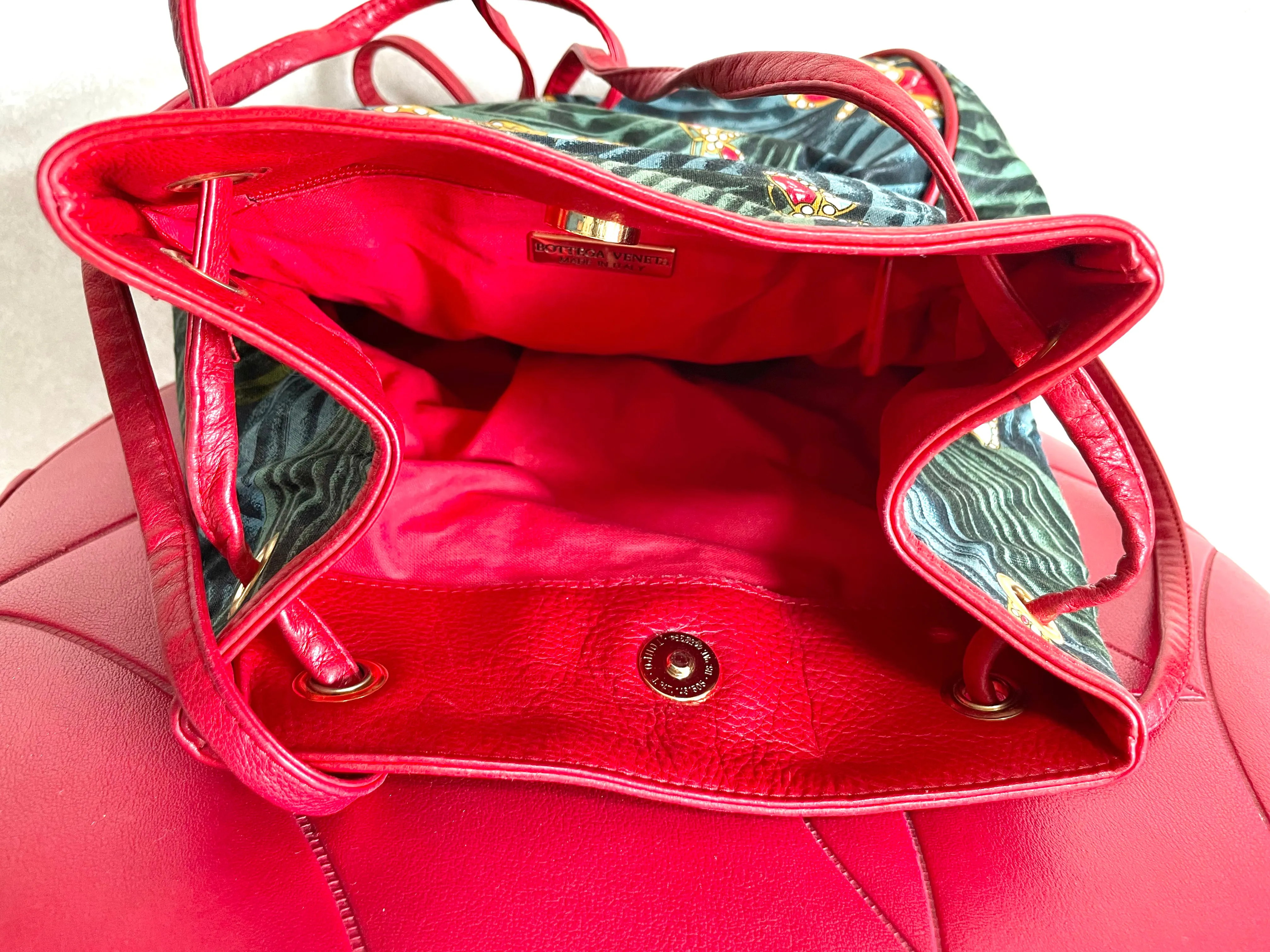 Vintage Bottega Veneta butterfly and leaf printed hobo bag with red leather trimmings. 050327ys3