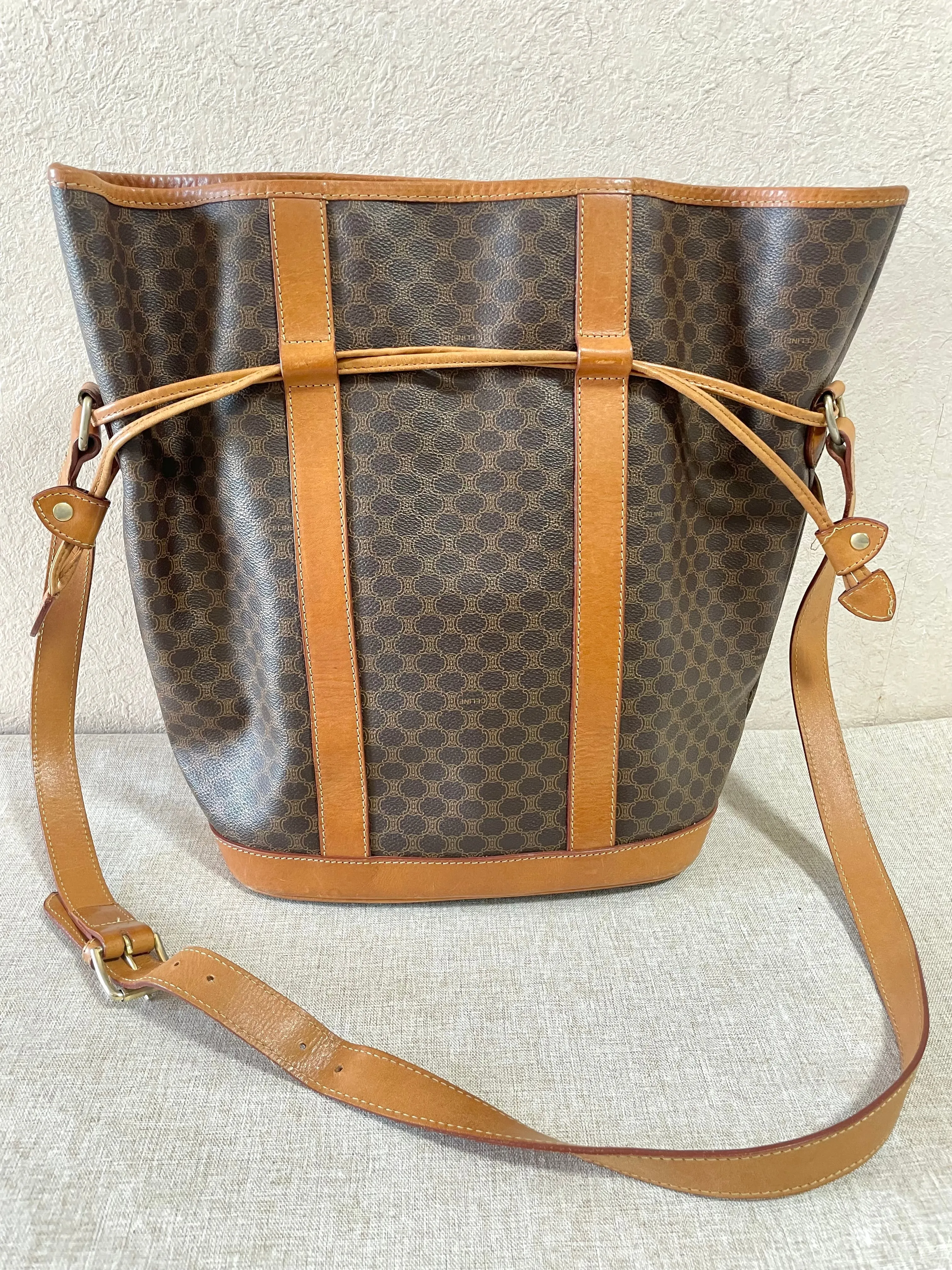 Vintage Celine hobo bucket shoulder bag in classic brown triomphe pattern with leather straps. 070218ys8
