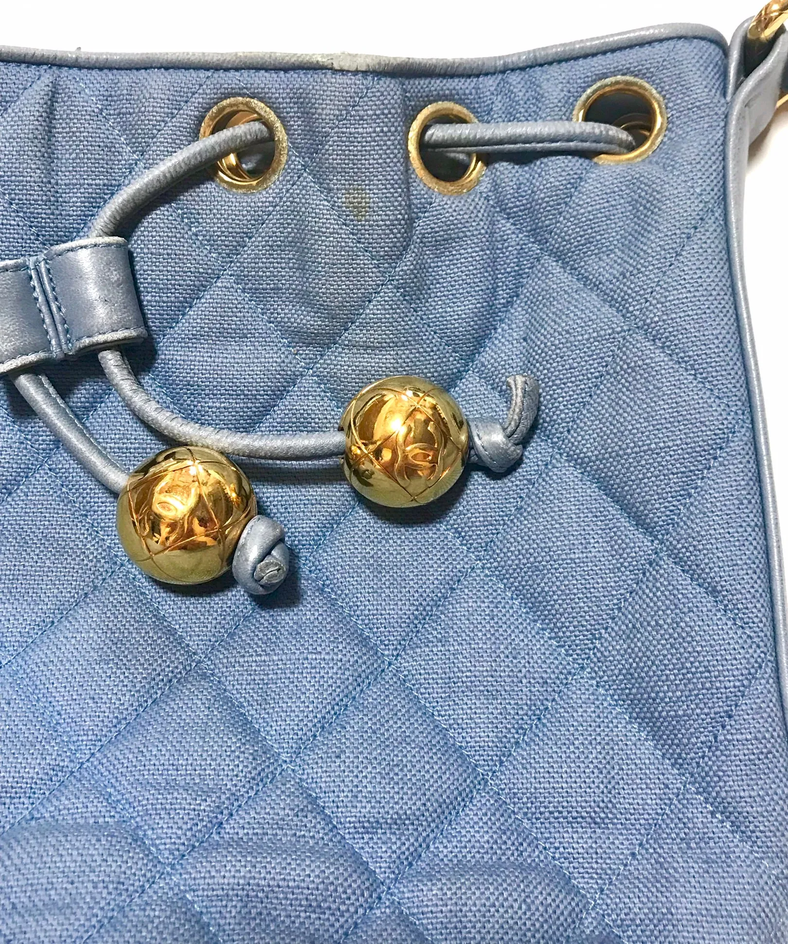 Vintage CHANEL blue quilted canvas and leather combo hobo bucket shoulder bag with drawstrings and golden CC mark balls. 060905r3