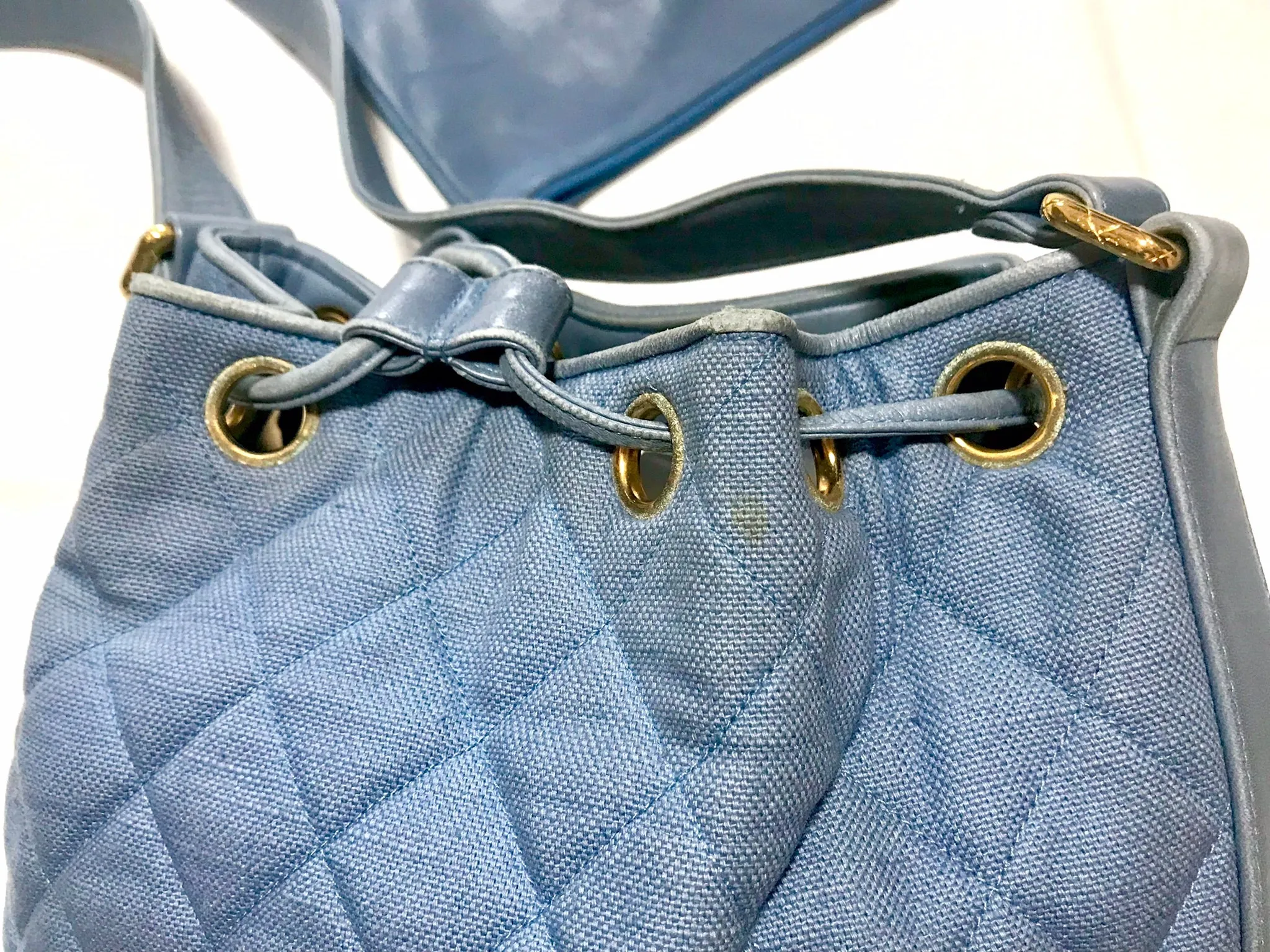 Vintage CHANEL blue quilted canvas and leather combo hobo bucket shoulder bag with drawstrings and golden CC mark balls. 060905r3