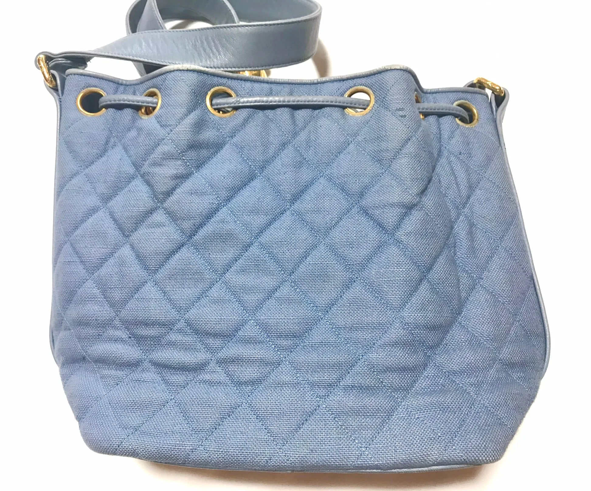 Vintage CHANEL blue quilted canvas and leather combo hobo bucket shoulder bag with drawstrings and golden CC mark balls. 060905r3