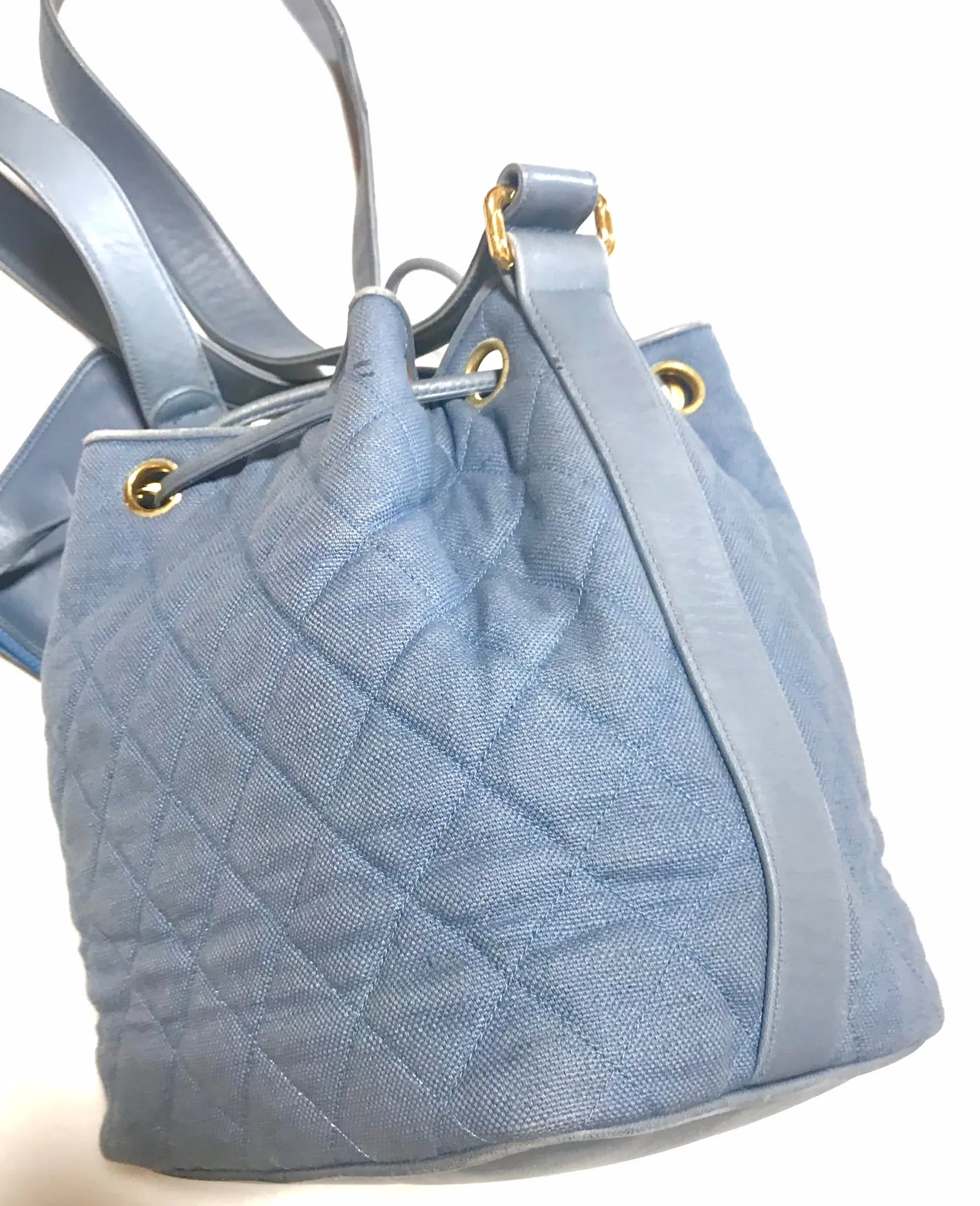 Vintage CHANEL blue quilted canvas and leather combo hobo bucket shoulder bag with drawstrings and golden CC mark balls. 060905r3