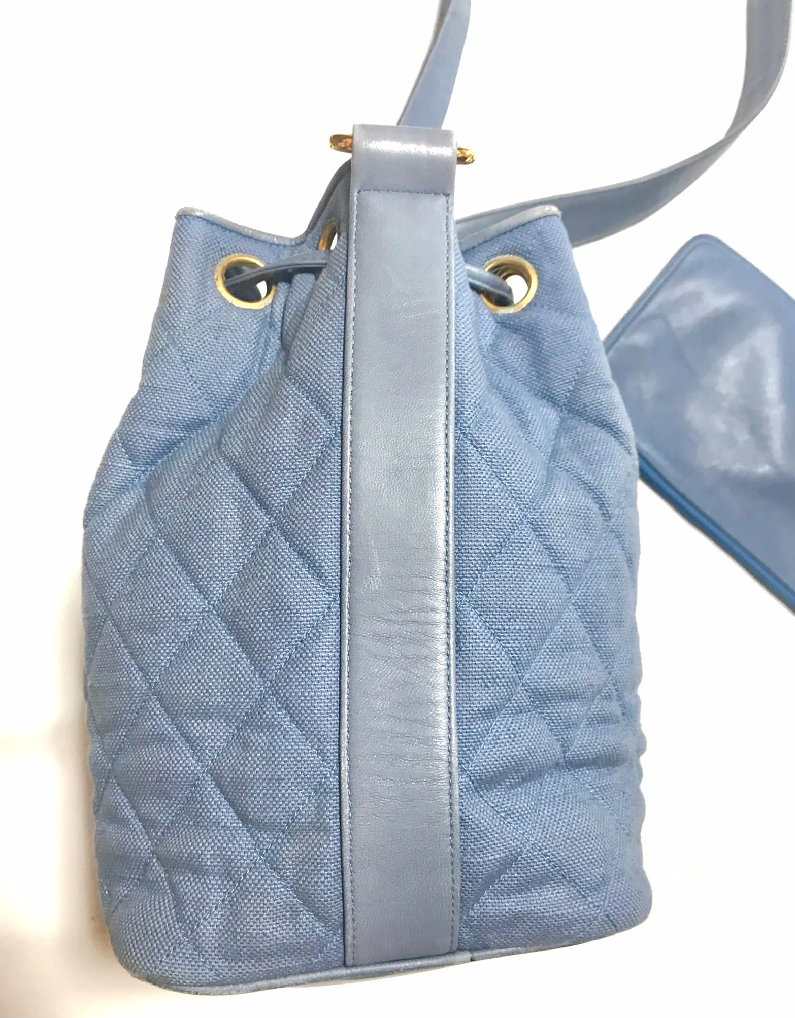 Vintage CHANEL blue quilted canvas and leather combo hobo bucket shoulder bag with drawstrings and golden CC mark balls. 060905r3