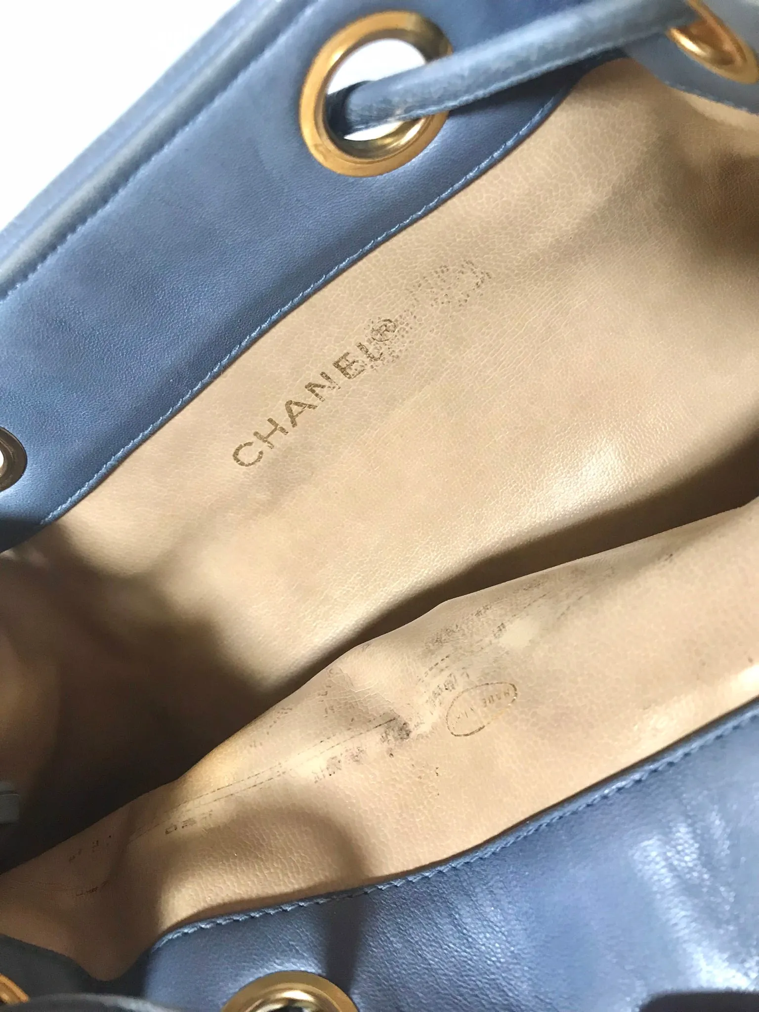 Vintage CHANEL blue quilted canvas and leather combo hobo bucket shoulder bag with drawstrings and golden CC mark balls. 060905r3