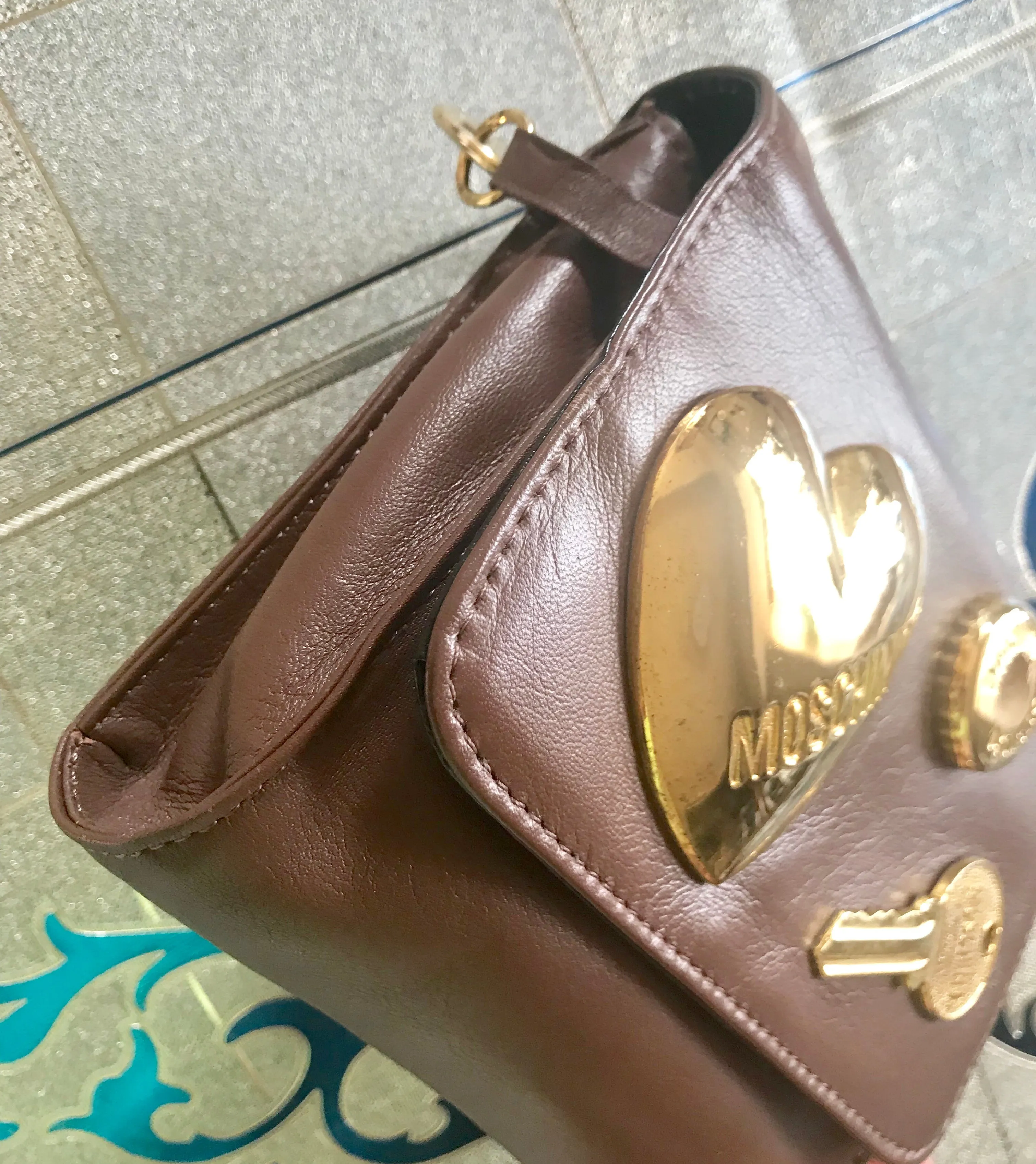 Vintage MOSCHINO brown leather purse, can be fanny bag, clutch bag with large golden heart and key motifs. So chic and mod