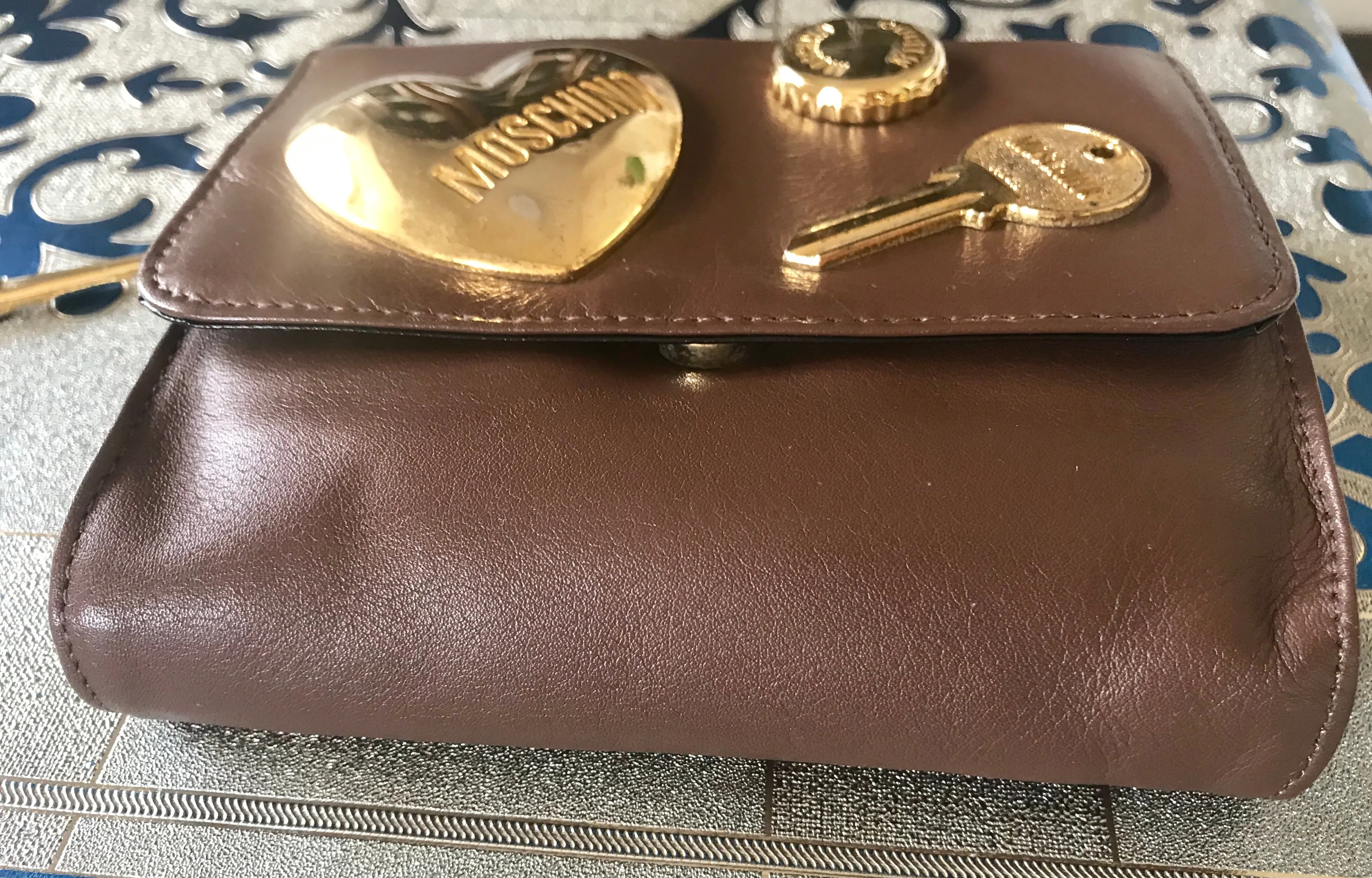 Vintage MOSCHINO brown leather purse, can be fanny bag, clutch bag with large golden heart and key motifs. So chic and mod