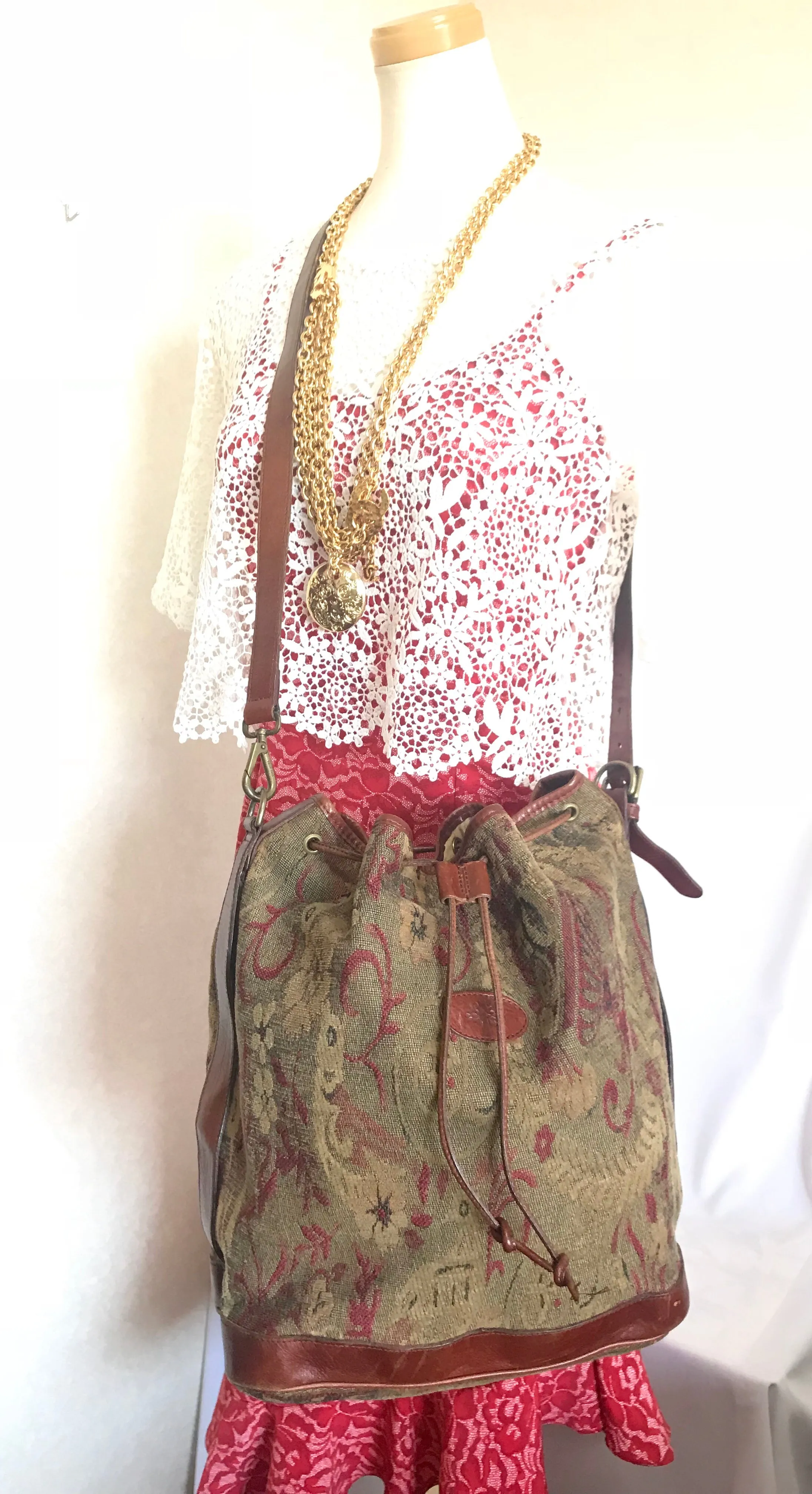 Vintage Mulberry khaki and wine brown gabeline weave fabric hobo bucket shoulder bag with leather trimming. Made in England. 050320r12