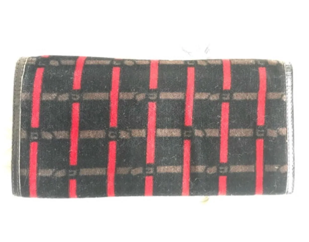Vintage Roberta di Camerino black, brown and red bow pattern wallet with kiss lock coin room and a gold tone R charm. 050816f6