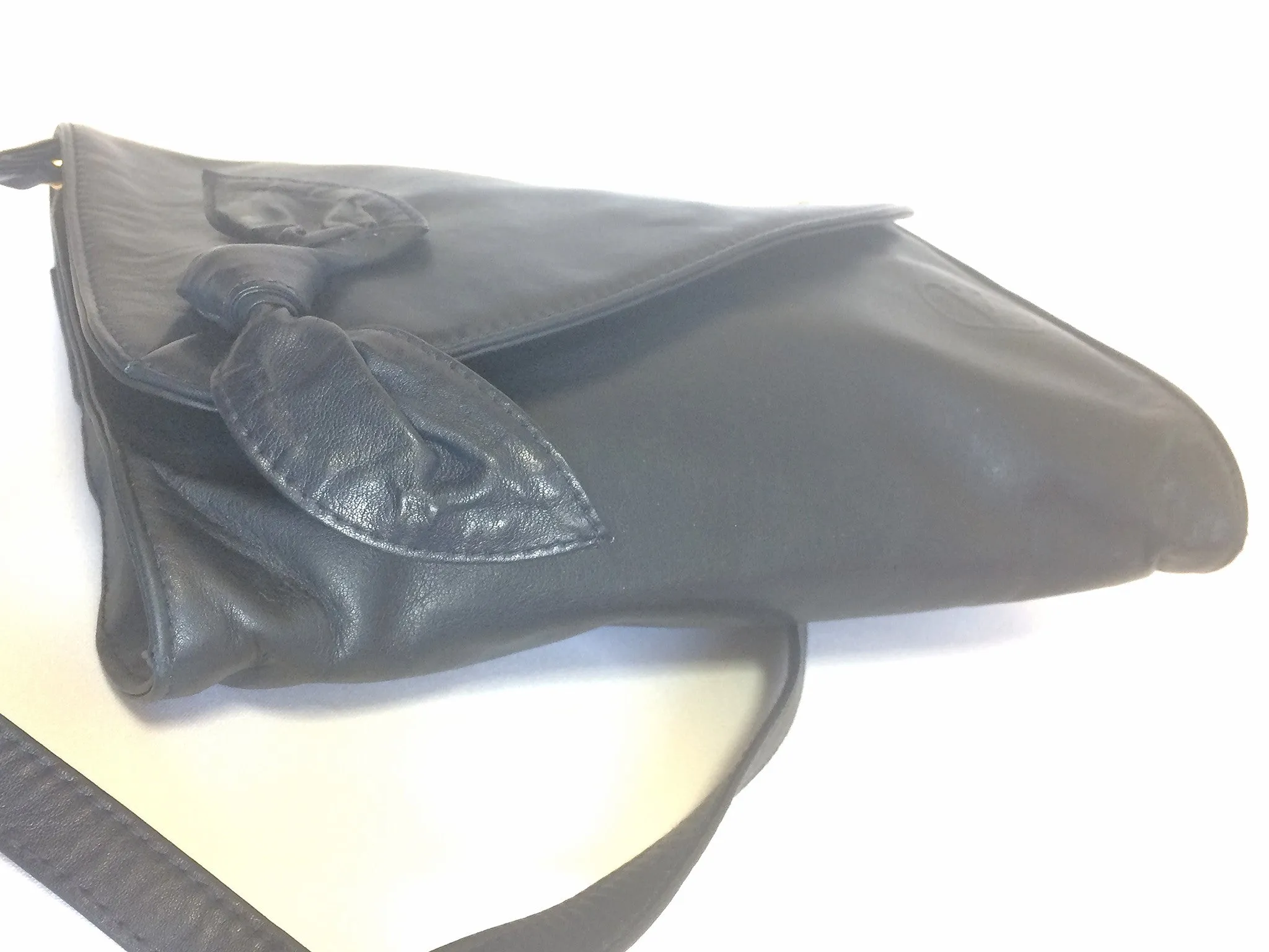 Vintage Valentino Garavani, Black nappa leather clutch purse, shoulder bag with tied bow, ribbon and V logo motif at front. 060616r4