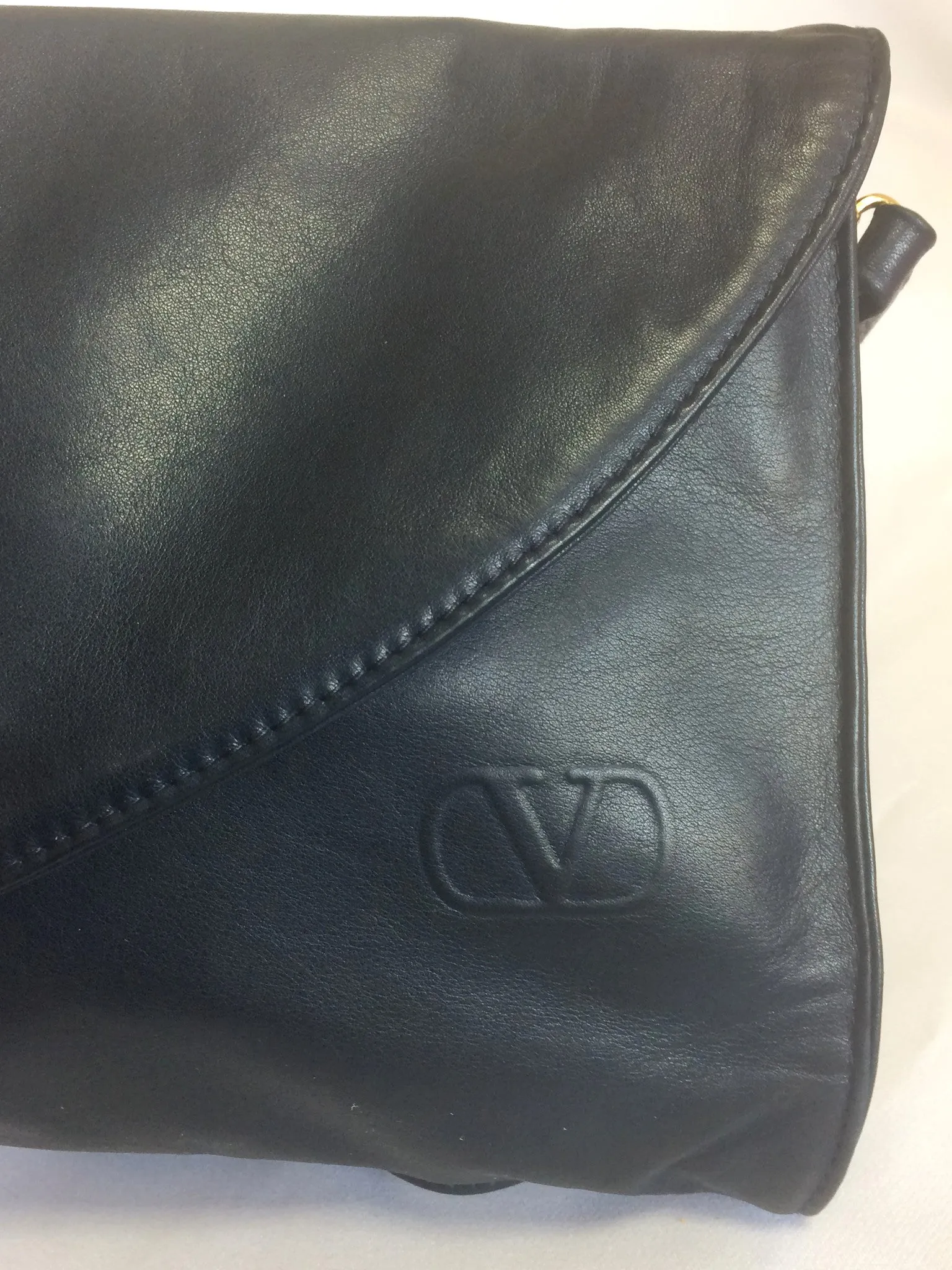 Vintage Valentino Garavani, Black nappa leather clutch purse, shoulder bag with tied bow, ribbon and V logo motif at front. 060616r4