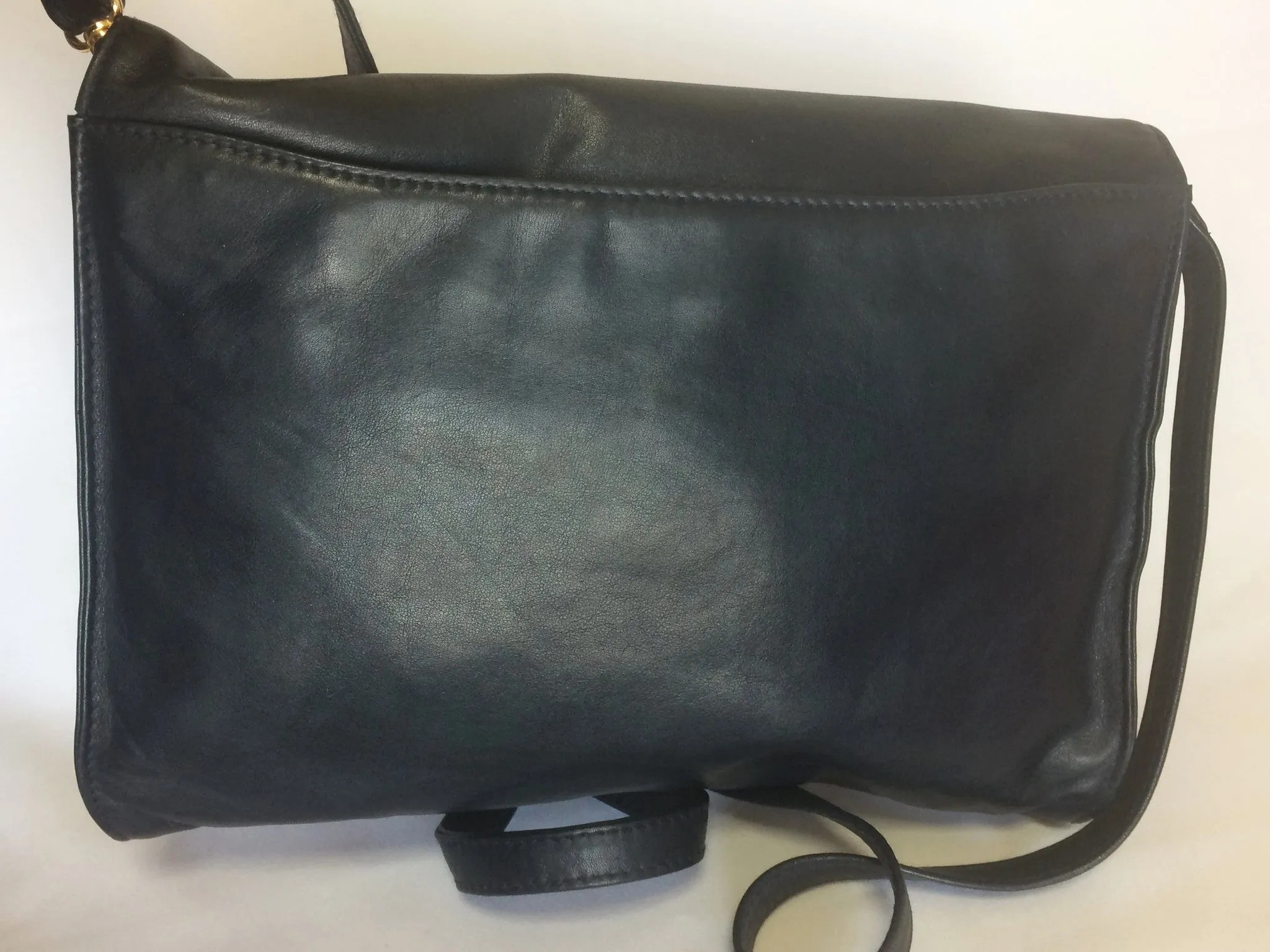 Vintage Valentino Garavani, Black nappa leather clutch purse, shoulder bag with tied bow, ribbon and V logo motif at front. 060616r4