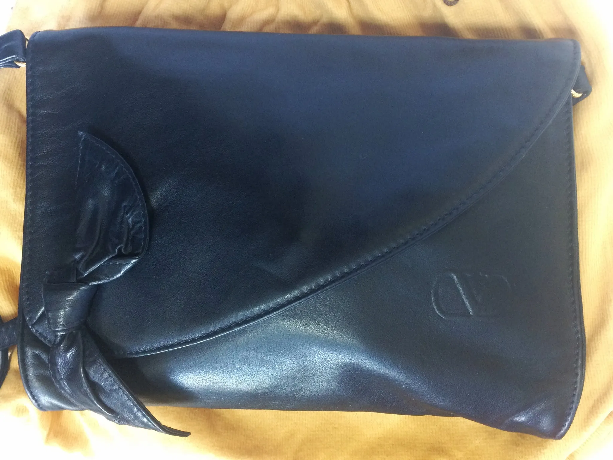 Vintage Valentino Garavani, Black nappa leather clutch purse, shoulder bag with tied bow, ribbon and V logo motif at front. 060616r4