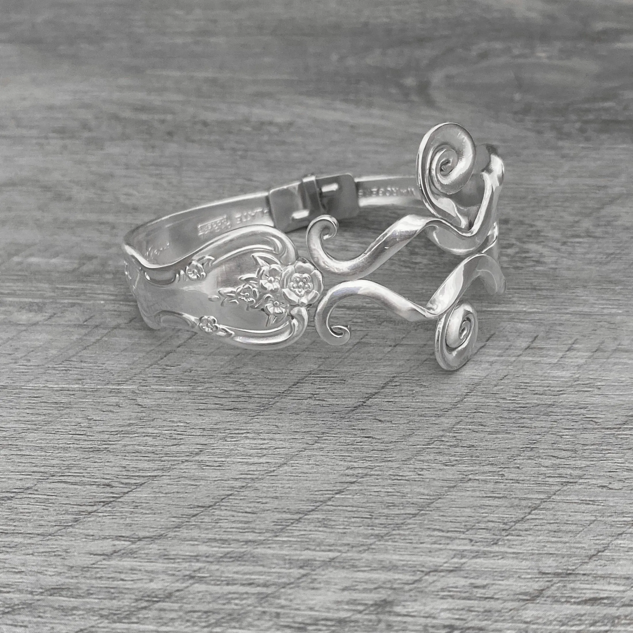'Zephyr' Premium Swirled Fork Bracelet